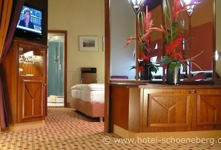 Schoeneberg מלון 3*