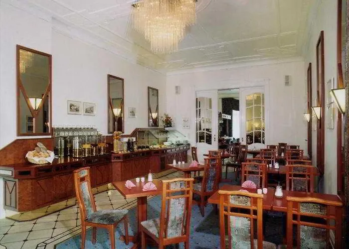 Hotel Schoeneberg 3*