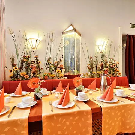 Hotel Schoeneberg 3*